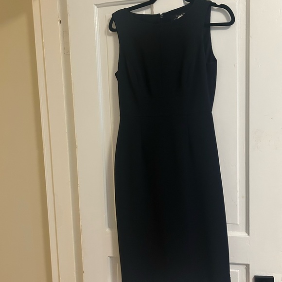 Elegant Navy Sleeveless Dress - Picture 1 of 3